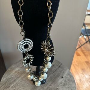 Elegant Pearl and Crystal Necklace